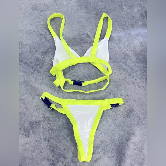 FASHION NOVA buckle lime/ white bikini set - Picture 5 of 5